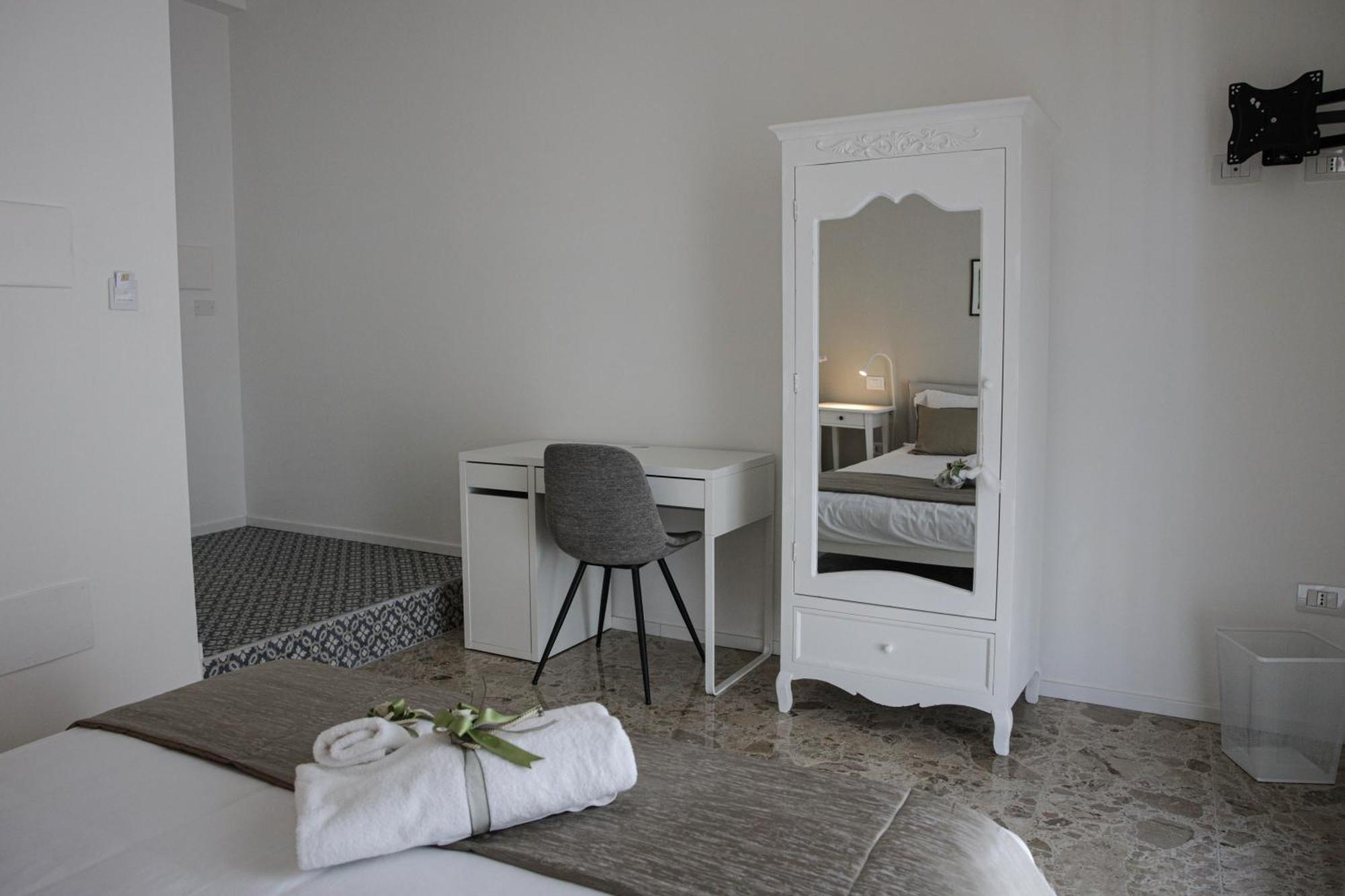 Diana Home - Rooms And Suite Caserta Buitenkant foto